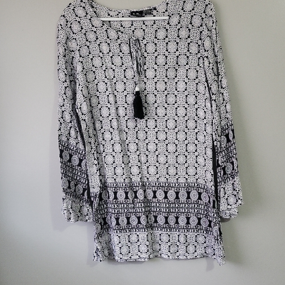 Black and White Patterned Women's Top